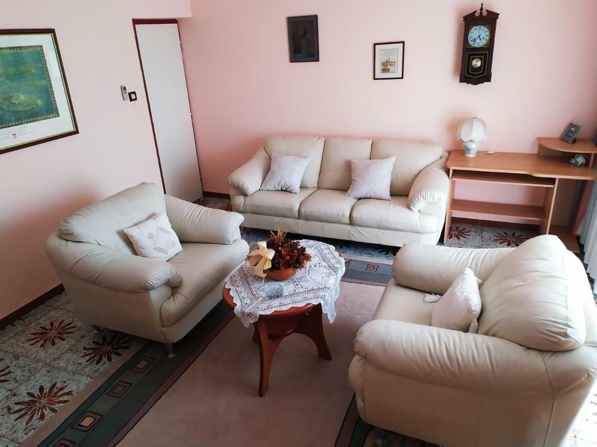 Antonio Apartment Rovigno Esterno foto